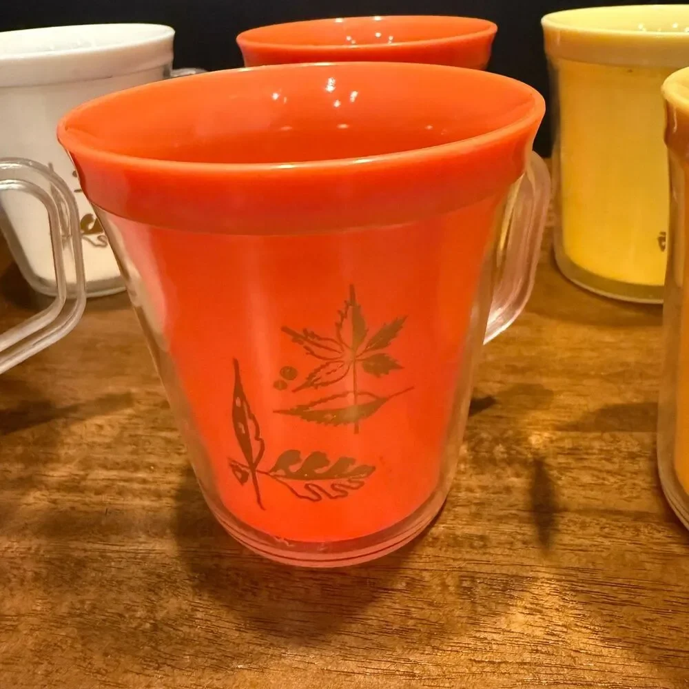 Set of 6 Vtg Insulated Plastic Mugs Double Wall Gold Leaf Print MCM